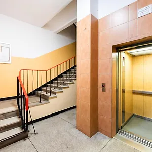 https://zelazna-sky-nest-apartment.warsawhotelspoland.com
