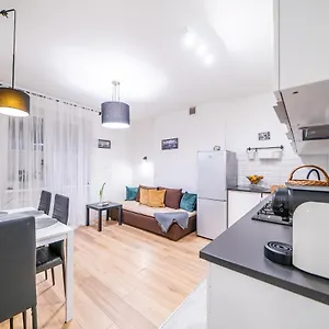 https://premium-apartament-podchorazych.warsawhotelspoland.com